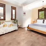 Maria Luxury Hanioti